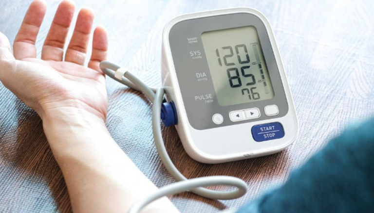 النوم في موعد ثابت كل ليلة قد يخفض ضغط الدم 