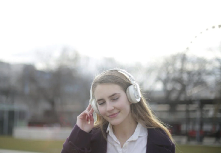 دراسة تشير إلى أن عيونك ترقص على الموسيقى بدون أن تشعر