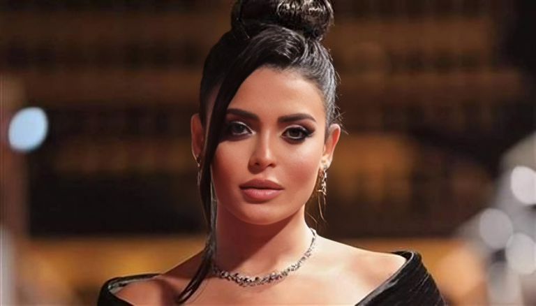 الفنانة أسماء جلال 