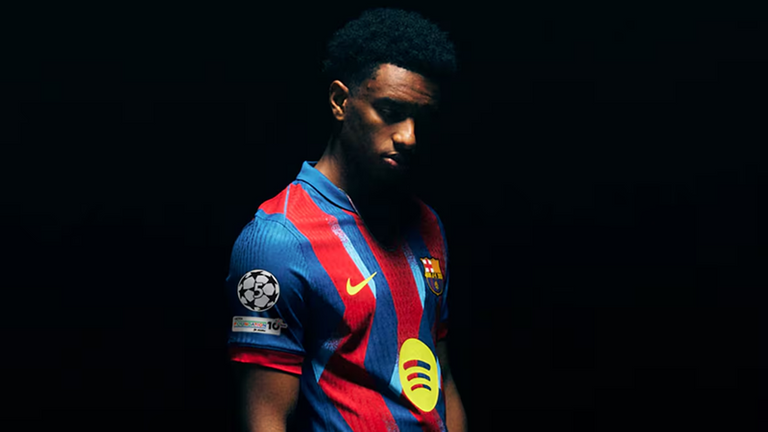 قميص برشلونة الرابع