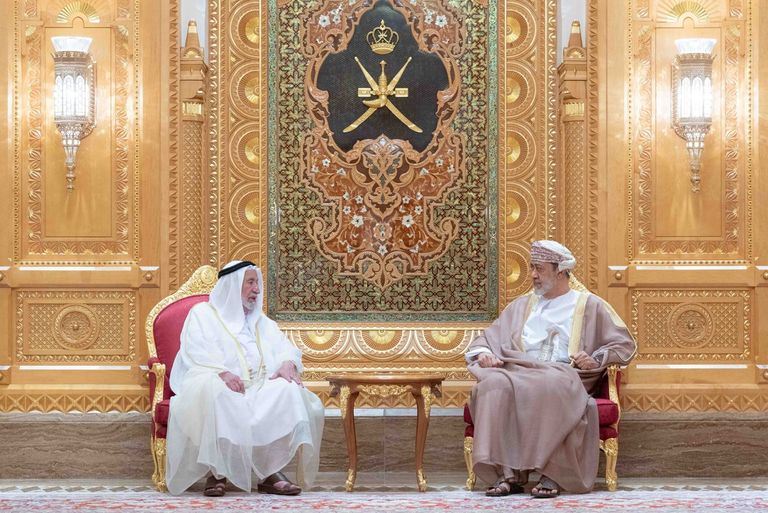 الشيخ محمد بن زايد آل نهيان  والسلطان هيثم بن طارق