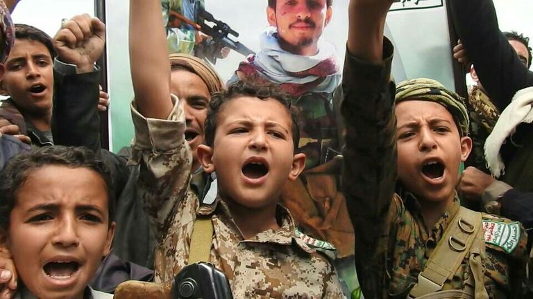الحوثي يجند أطفال اليمن