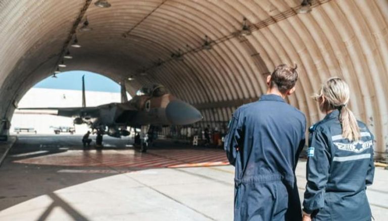 عناصر من الجيش الإسرائيلي في قاعدة جوية