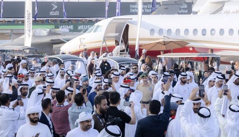 جانب من زيارة الشيخ محمد بن راشد آل مكتوم لمعرض دبي للطيران