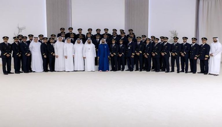 الشيخ محمد بن راشد آل مكتوم يلتقي مجموعة من الطيارين الإماراتيين
