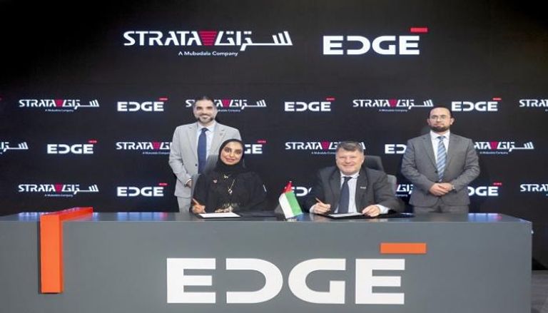 جانب من مراسم توقيع اتفاقية تمديد العقد