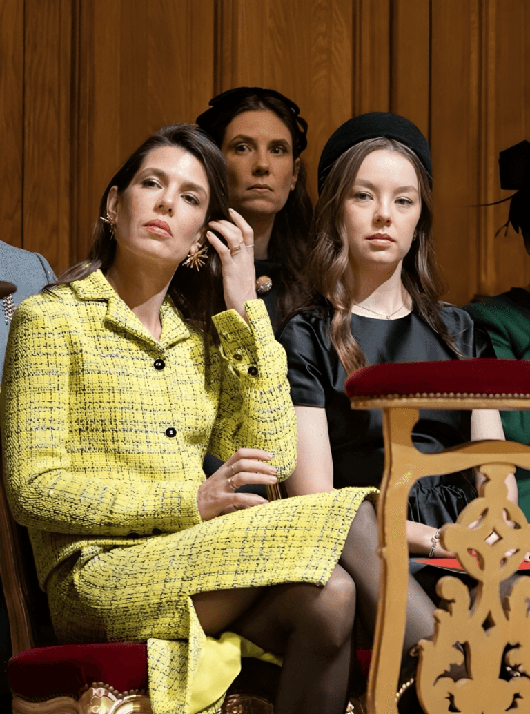 شارلوت كازيراغي وشقيقتها ألكسندرا 