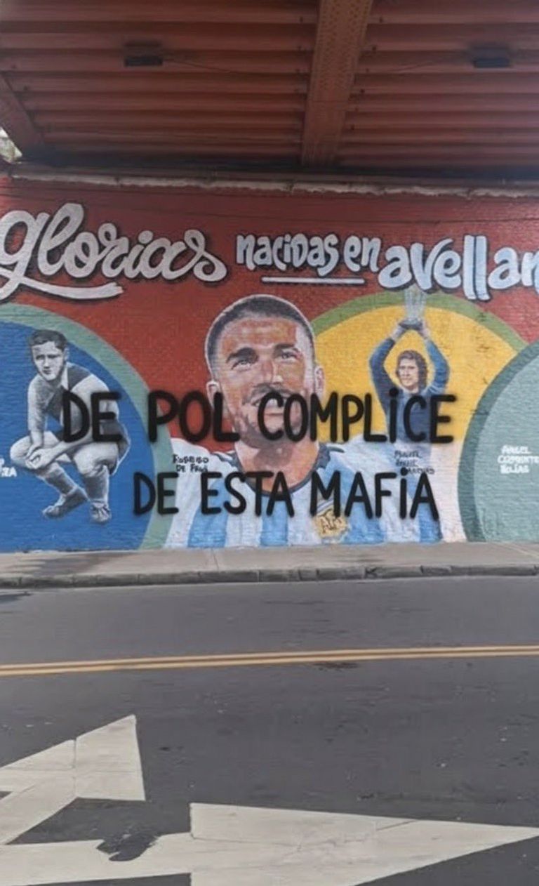 تخريب جداريات المنتخب الأرجنتيني