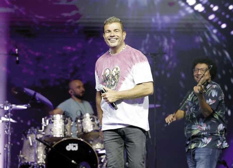 عمرو دياب وإبراهيم عيسى