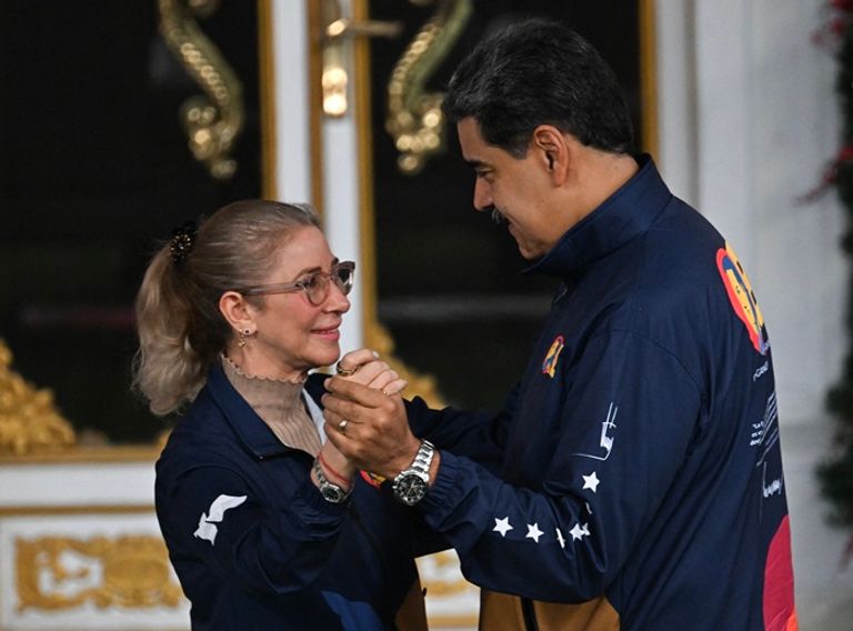 مادورو يؤدي رقصة الرومبا