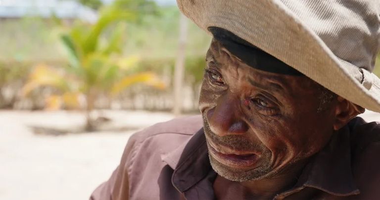 جنود يقومون بدورية في موزمبيق