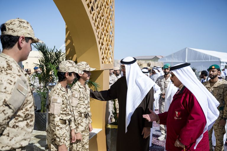 محمد بن زايد وعاهل البحرين يشهدان التمرين المشترك «ربدان – شويمان»