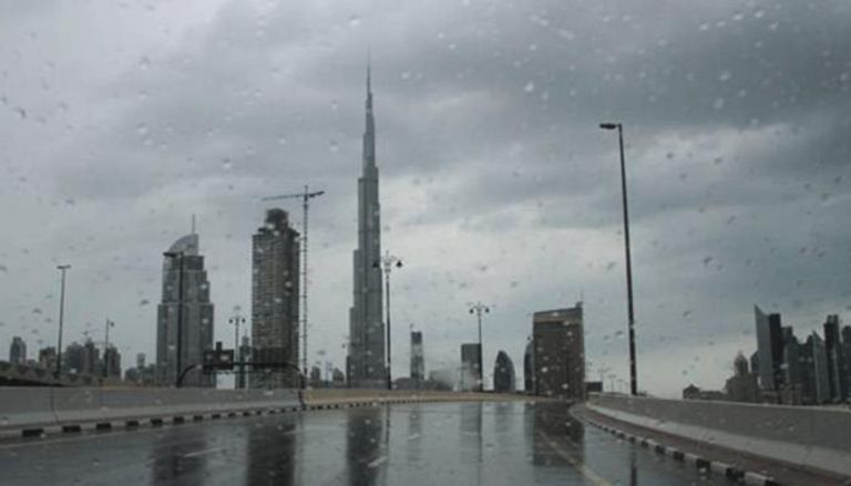 طقس ماطر في الإمارات خلال الأيام المقبلة