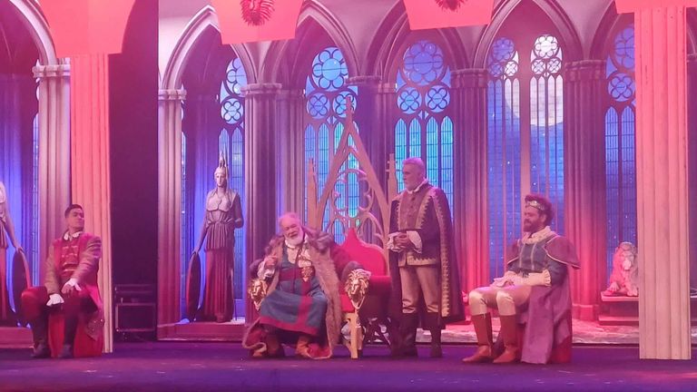 مسرحية الملك لير من افتتاح المهرجان