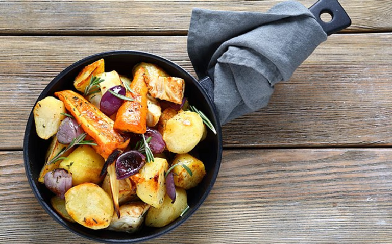 خضروات الجذور  من أكثر الأطعمة الملونة والغنية بالنكهات والفوائد الصحية.