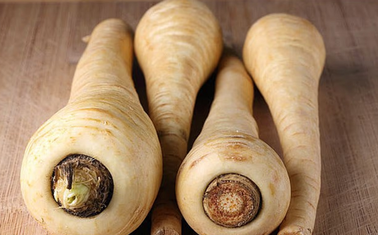 خضروات الجذور  من أكثر الأطعمة الملونة والغنية بالنكهات والفوائد الصحية.