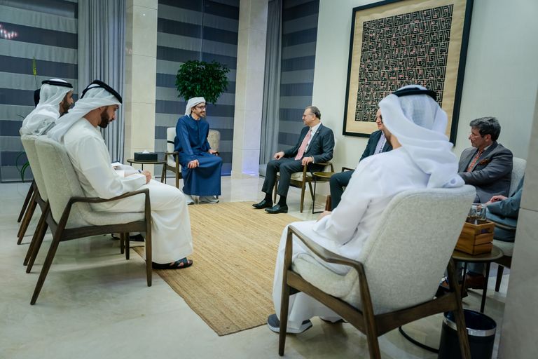 الشيخ عبدالله بن زايد آل نهيان مع مستشار الرئيس الأمريكي