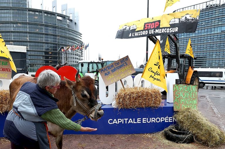 مزارعون يحتجون في باريس على اتفاق الاتحاد الأوروبي مع ميركوسور