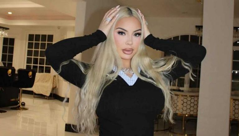 المغنية DELAROSA 