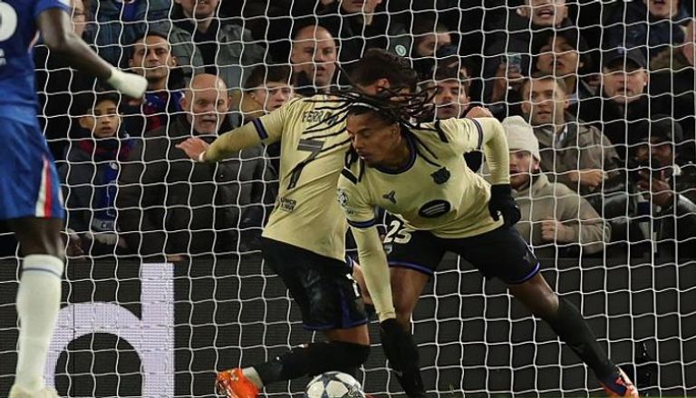 هدف ذاتي من كوندي في مباراة تشيلسي وبرشلونة