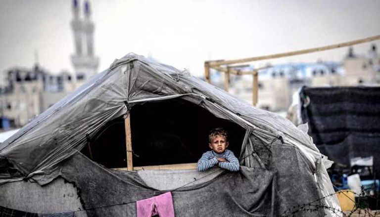 طفل فلسطيني في مخيم للنازحين بغزة