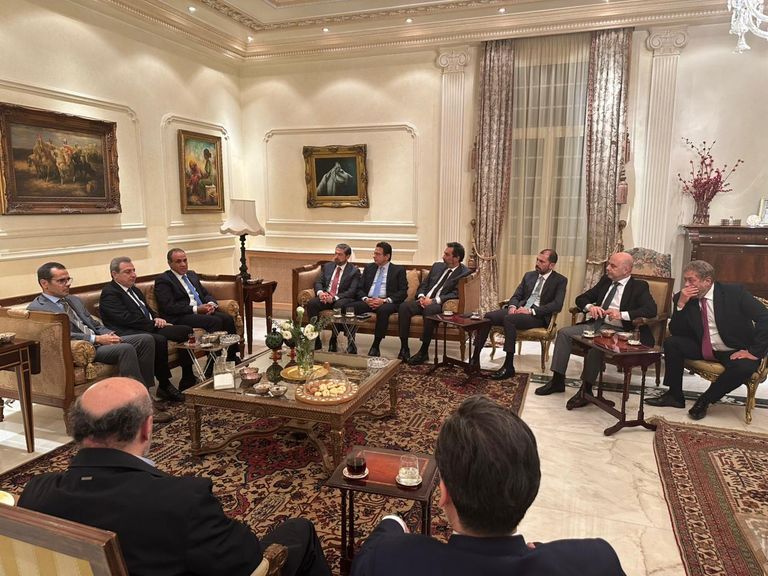 الرئيس اللبناني يستقبل وزير الخارجية المصري