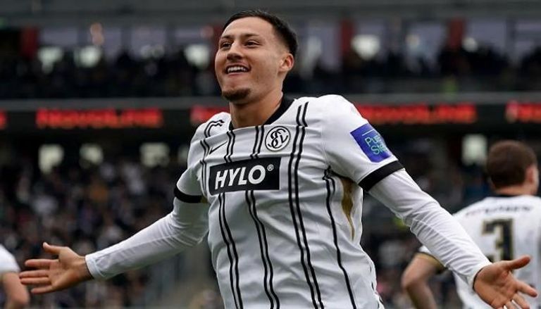 الموهبة المغربية يونس إبنوطالب