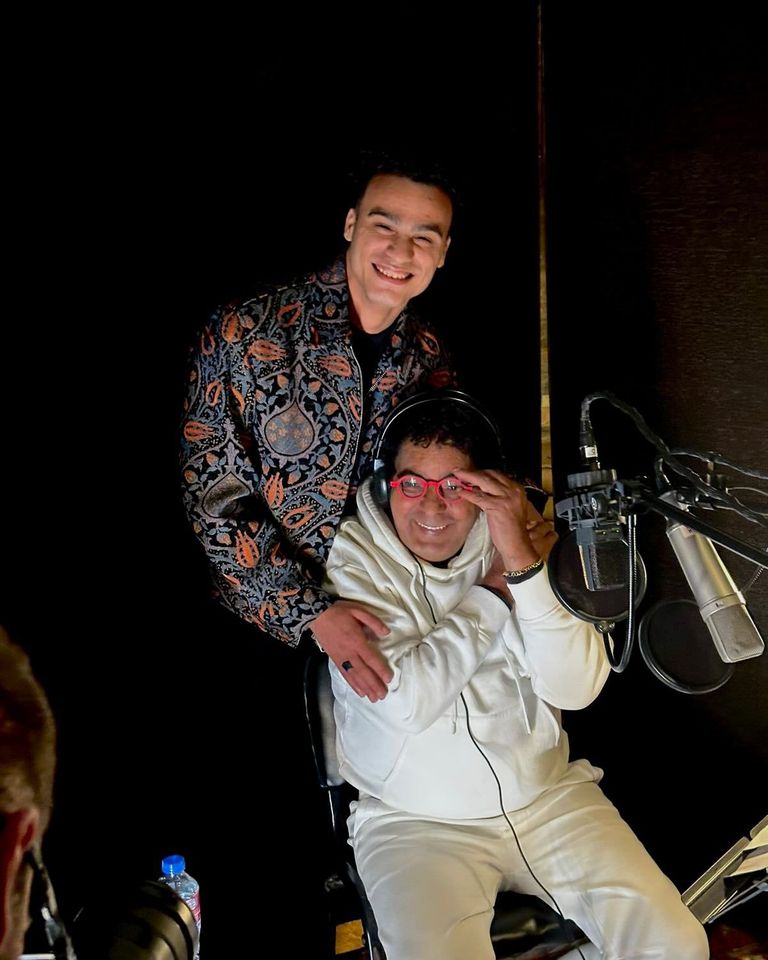 الكينج محمد منير مع الشاعر مصطفى حدوتة محمد منير مع الشاعر مصطفى حدوتة