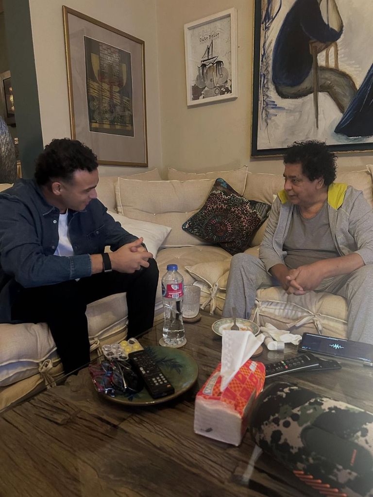 الكينج محمد منير مع الشاعر مصطفى حدوتة محمد منير مع الشاعر مصطفى حدوتة