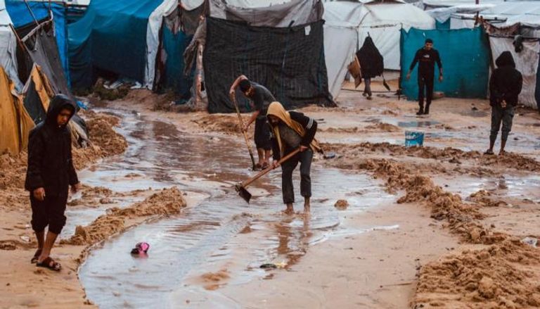 المياه غمرت كل شيء في غزة وسط معاناة يواجهها النازحون