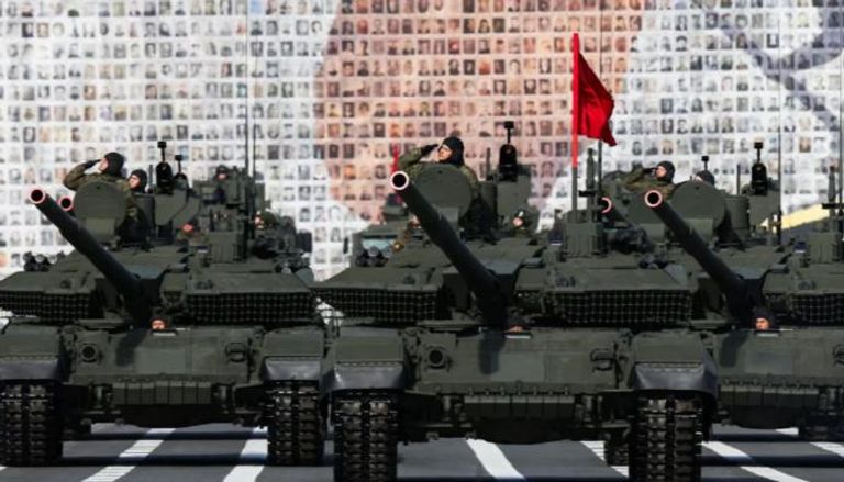 دبابات روسية خلال عرض عسكري