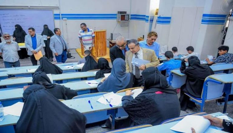 طلبة في قاعة دراسة في شبوة - أرشيفية