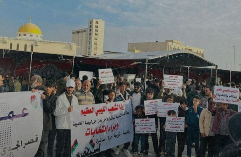 ليبيون يحتشدون للمطالبة بإجراء انتخابات رئاسية وإنهاء المرحلة الانتقالية
