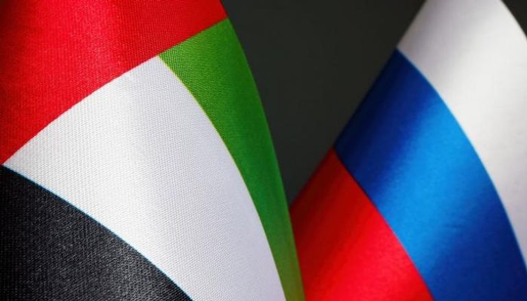 علما دولتي الإمارات وروسيا