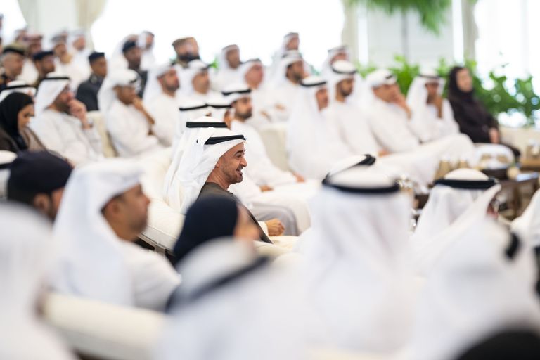 الشيخ محمد بن زايد آل نهيان رئيس دولة الإمارات يشهد جلسة حول «الذكاء الاصطناعي»