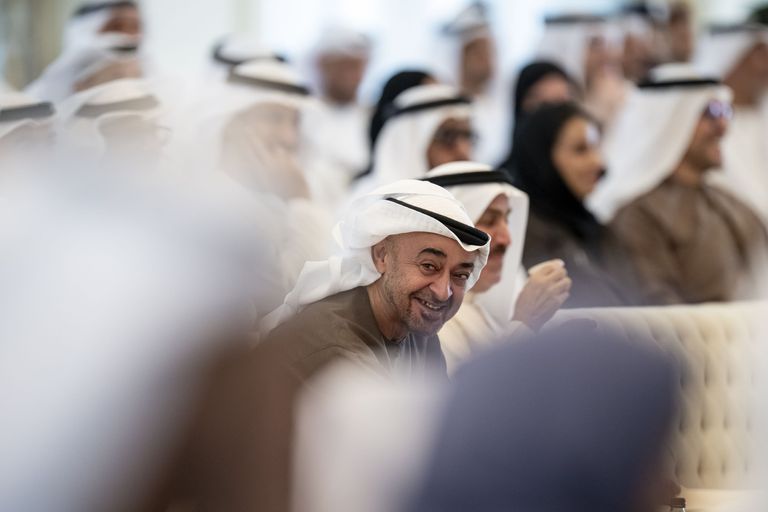 الشيخ محمد بن زايد آل نهيان رئيس دولة الإمارات يشهد جلسة حول «الذكاء الاصطناعي»