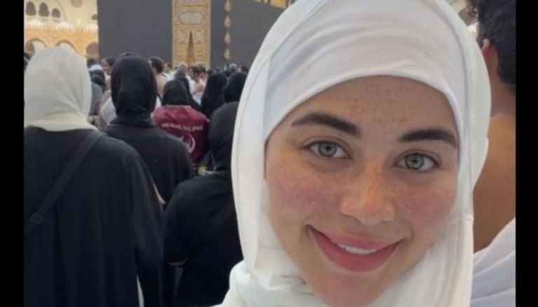 يارا السكري في العمرة 