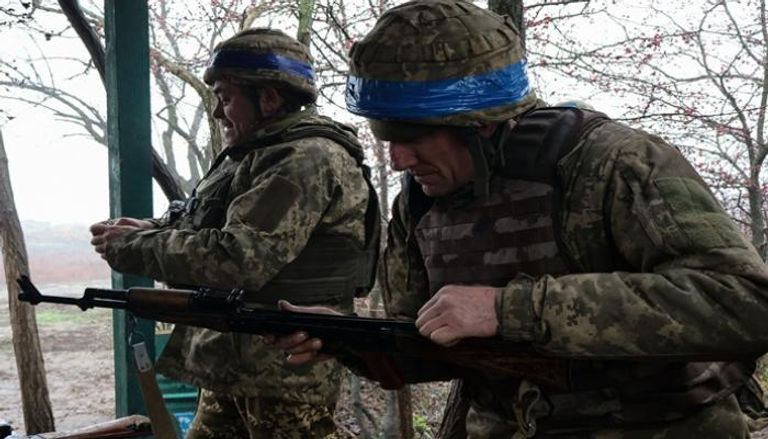 جنود أوكرانيون على الجبهة - أ ف ب