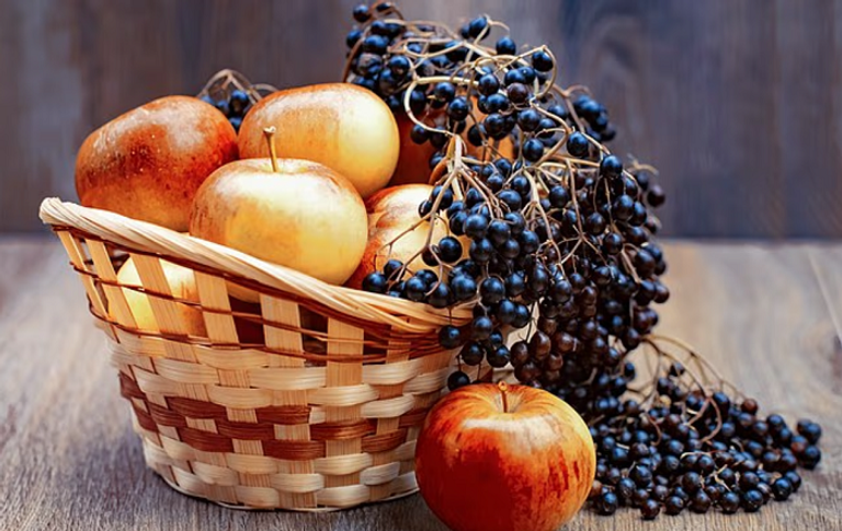 خبير تغذية بريطاني يدعو لإعادة النظر في عادات التسوّق الشتوية لتشمل الفواكه