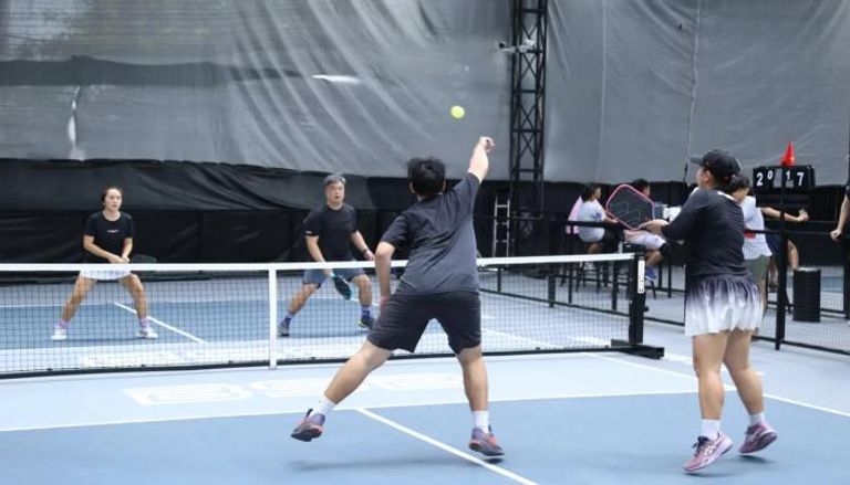 ممارسة جيل الألفية لرياضة التنس