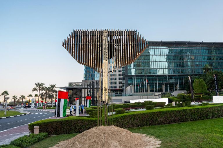 منحوتة واحد من بين كثير منحوتة