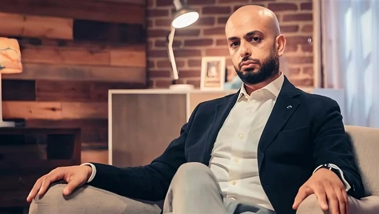 الكاتب أحمد مراد