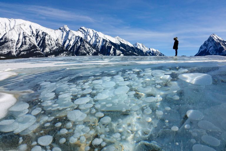 ما هي ظاهرة فقاعات الجليد في بحيرة أبراهام الكندية؟