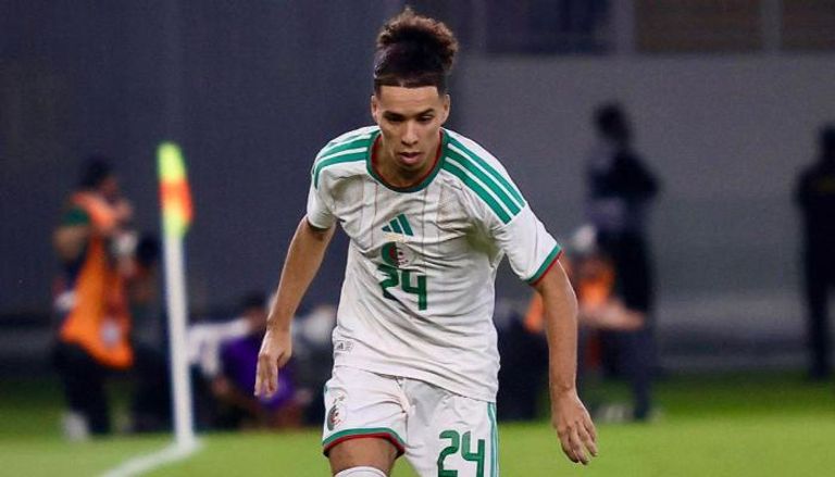 قبال لاعب منتخب الجزائر