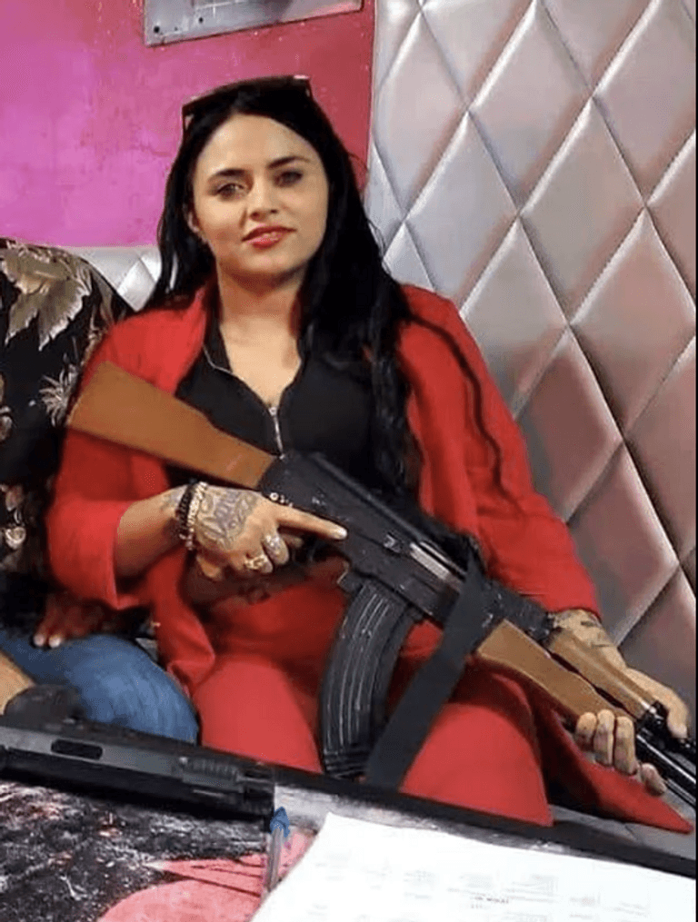 كارينا أبونديس إيما كورونيل