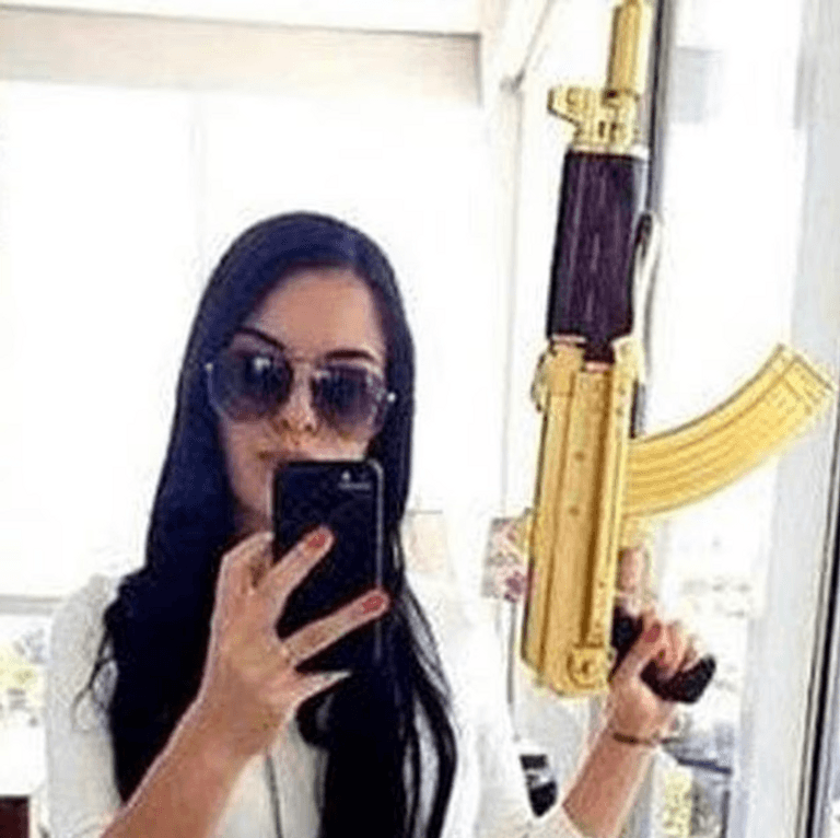 كارينا أبونديس إيما كورونيل