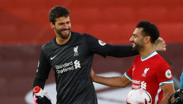 أليسون بيكر حارس ليفربول ومحمد صلاح