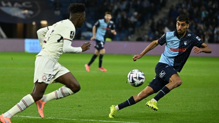 يانيس زواوي الظهير الأيسر الجزائري يانيس زواوي