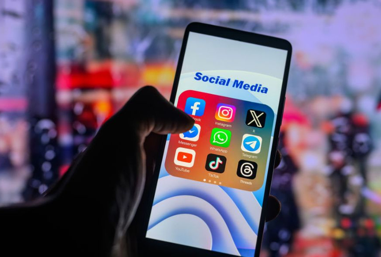 حظر وسائل التواصل على الأطفال