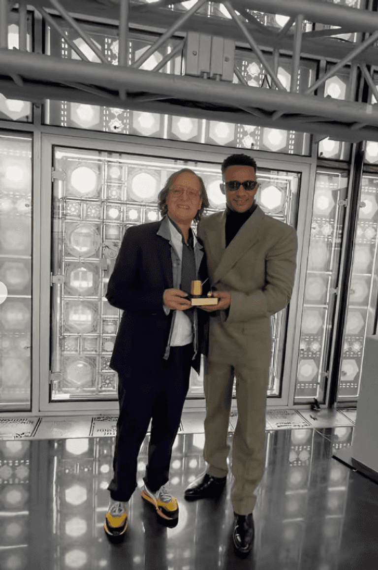 الفنان محمد رمضان ووزير الثقافة الفرنسي السابق الفنان محمد رمضان